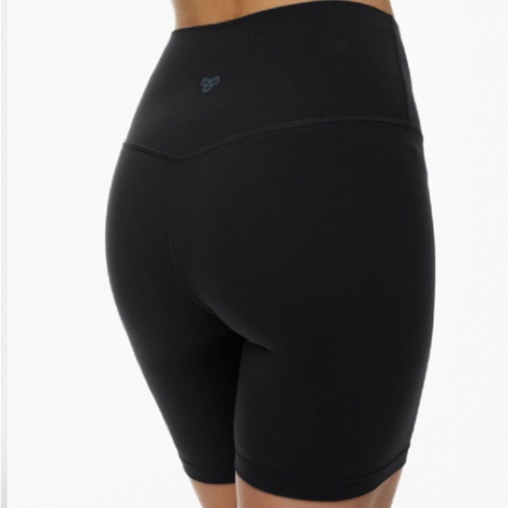 Aritzia TNA 5” biker shorts